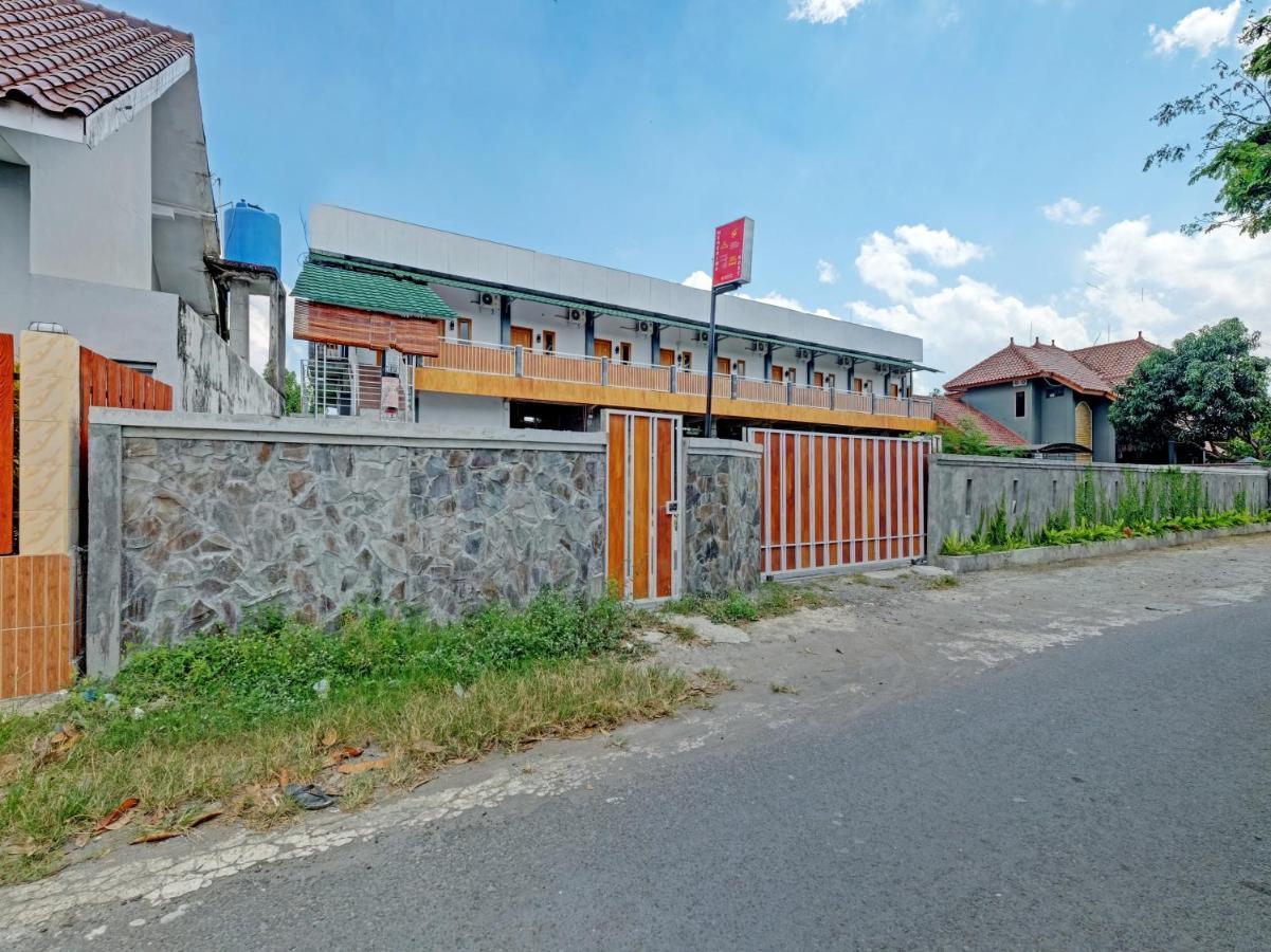 Oyo 90325 Pondok Dnayu Syariah Jarakan Zewnętrze zdjęcie
